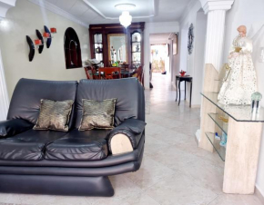 Habitación amplia y cómoda con baño privado